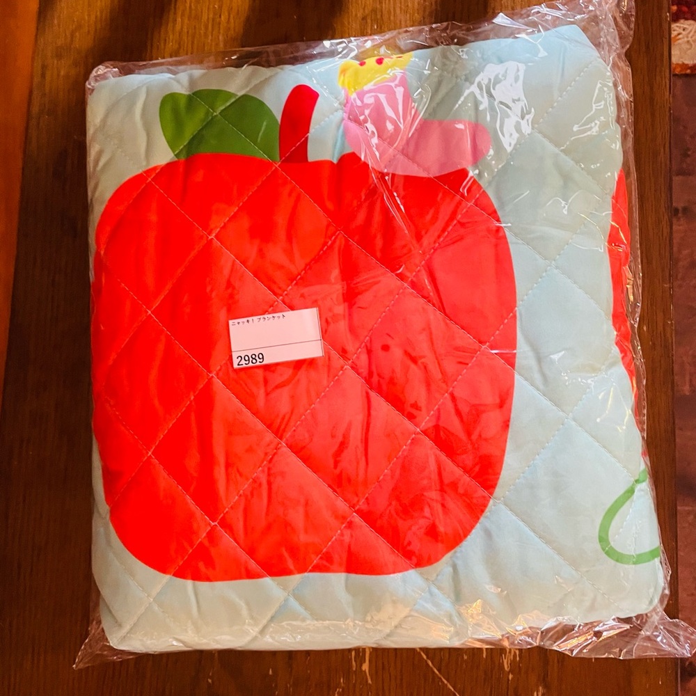 Nyaki! Apple caterpillar warm blanket